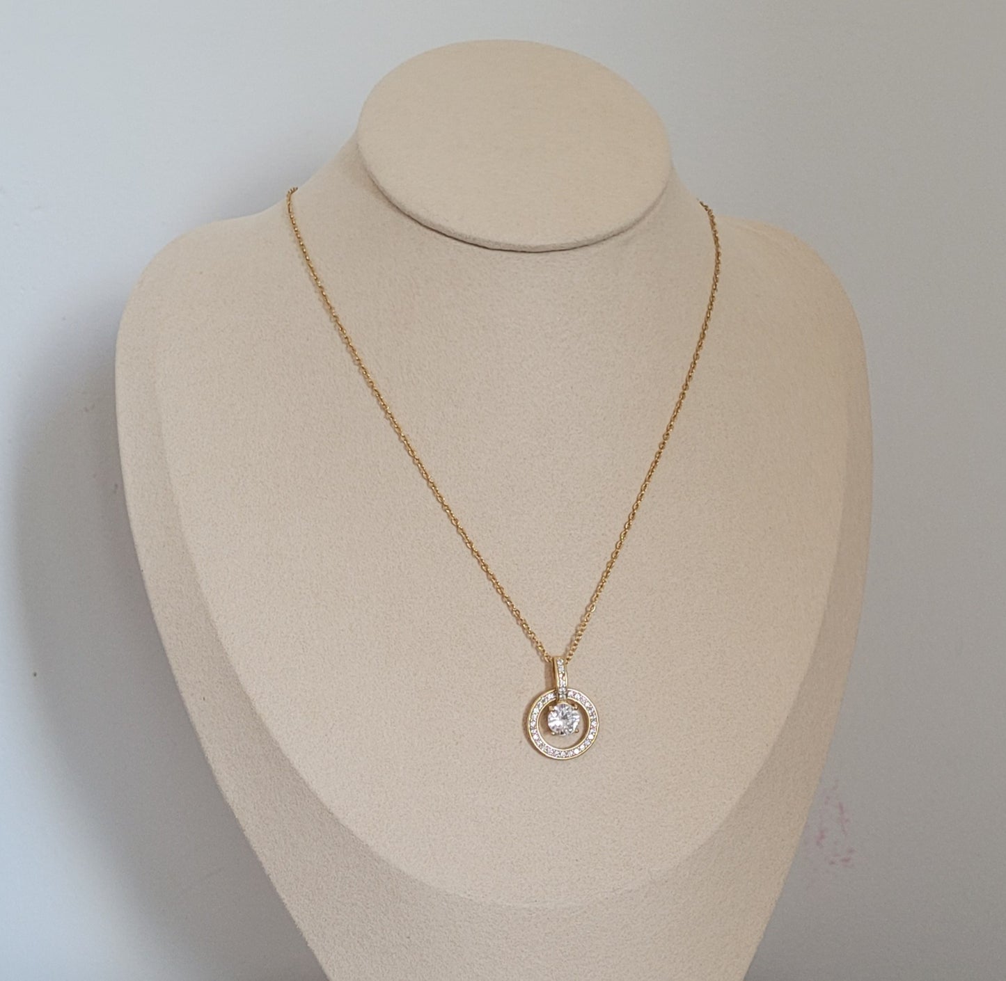 Collier CORA