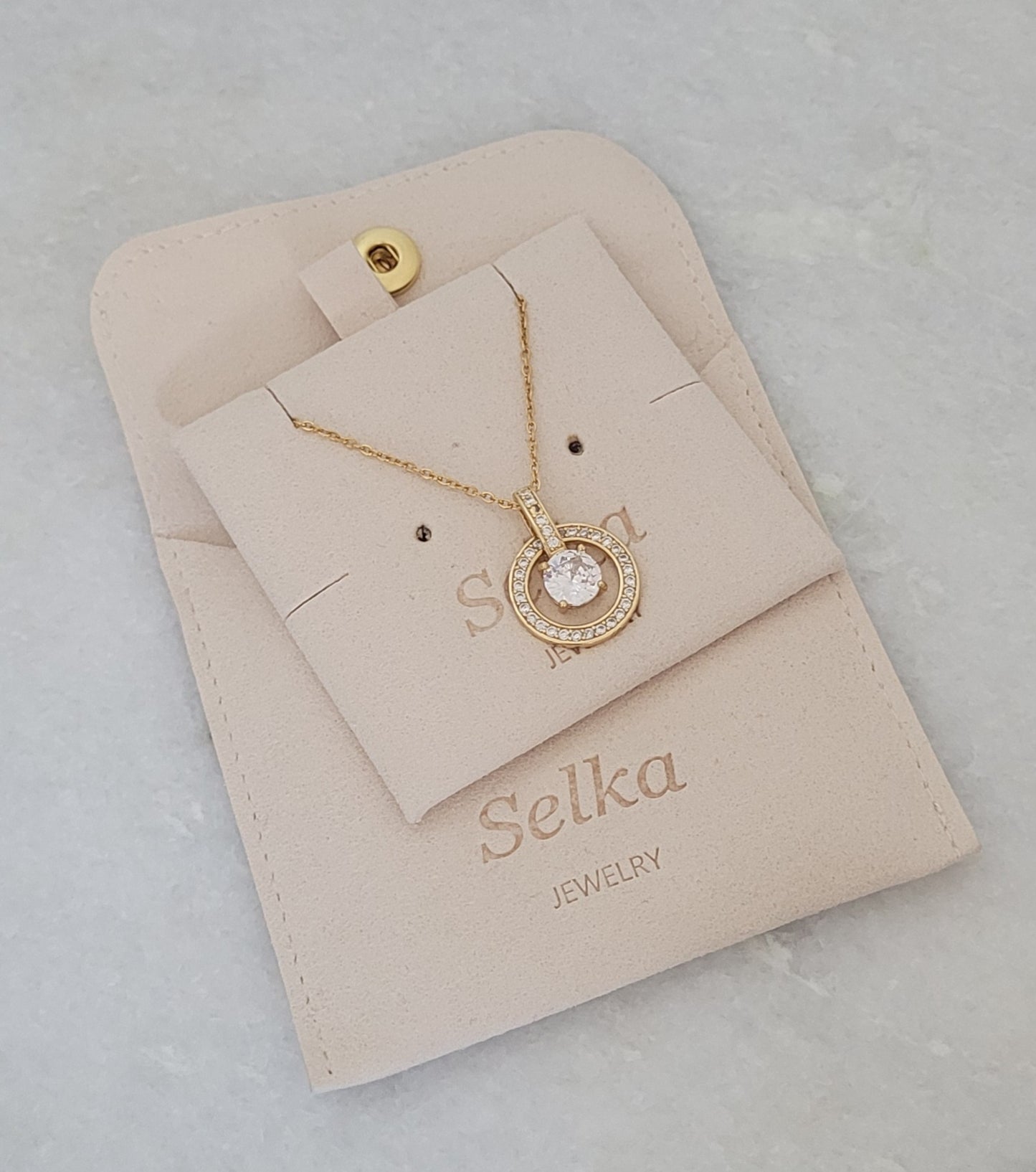 Collier CORA